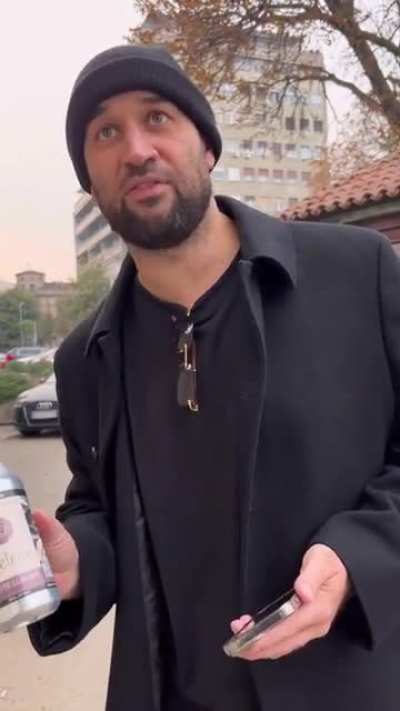 European man doesn&rsquo;t trust this American business model