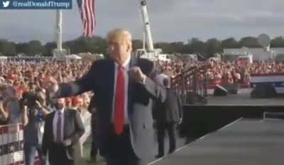 Donal trum bailando tebote
