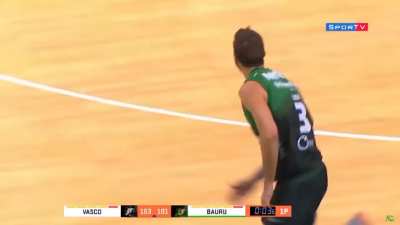 POV: Voc&ecirc; &eacute; Vasca&iacute;no e vai assistir o time de basquete do Vasco porque est&aacute; cansado de se decepcionar com o de futebol