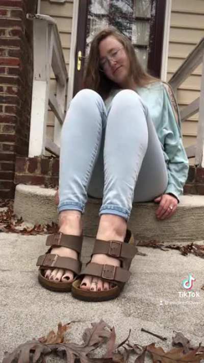 Black toes in Birkenstocks!