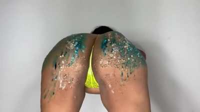 All that bootymeat, I need your face in