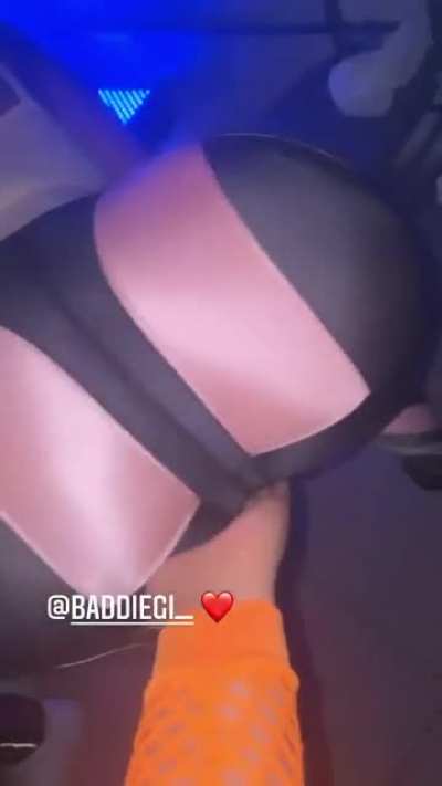 🍑🧞&zwj;♀️