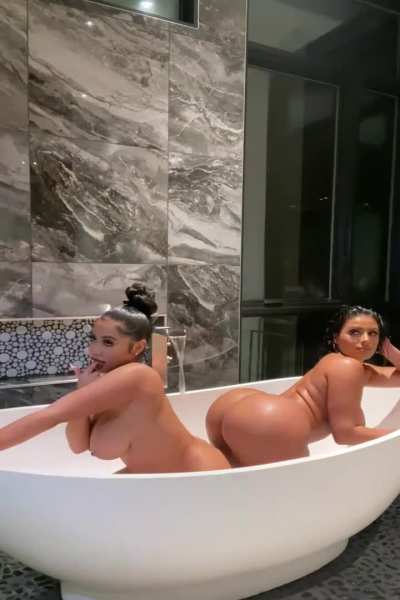 Bath Tub Throwback
