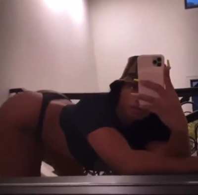 MY GOD🤤🤤<wbr>🤤MOMM<wbr>Y MEG LOVES TO BE BENT OVER💦<wbr>💦💦