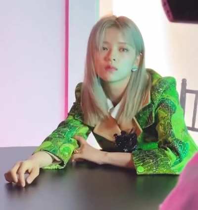 Stunning Jeongyeon