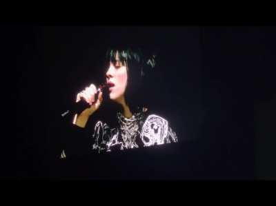Billie really blew me away with this live version of TV! (Clip from YT)