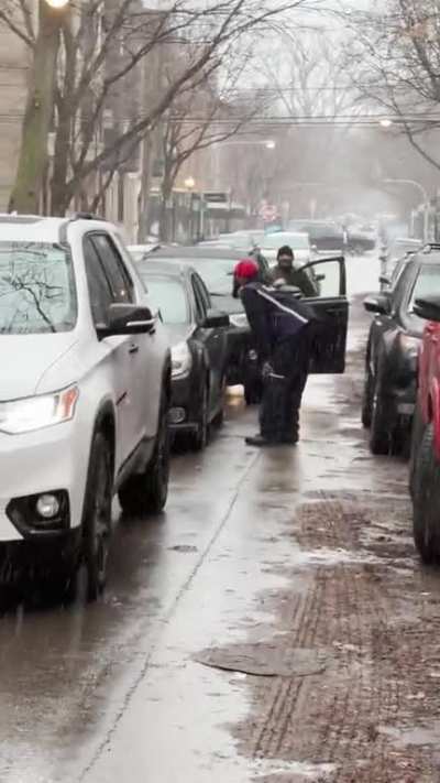FedEx driver blocking traffic and threatening to &ldquo;beat the fuck out of&rdquo; the drivers behind him