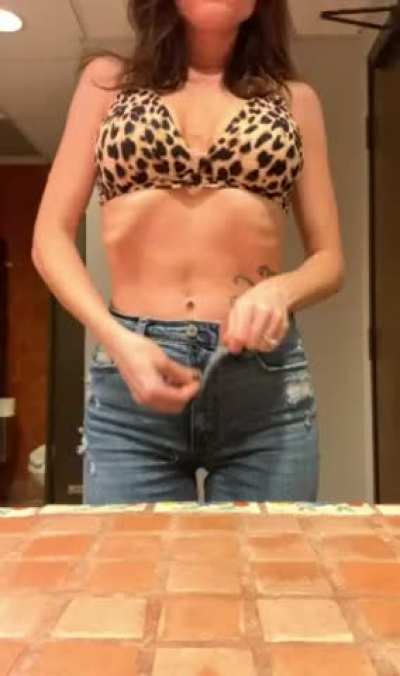 Working onsite today. Work titties [reveal]