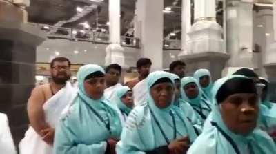 Indian Muslims in Haj praying for destruction of India. In Tamil the man is saying "do dua for destruction of our country. Also do due for destruction of RSS and that BJP shouldn't win".