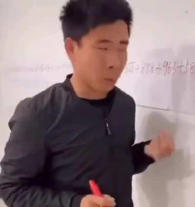 Guy uses ABACUS method(Chinese way to calculate difficult math with fingers)