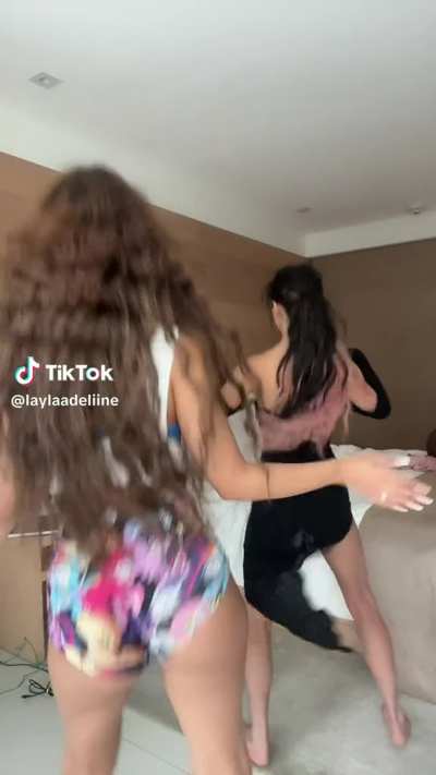 2 Latinas do it better then 1