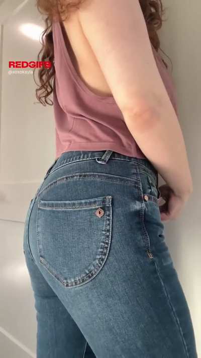 what's under my jeans and tee :)