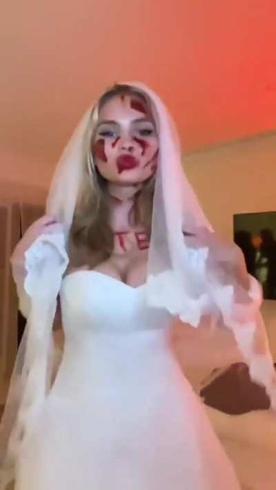 Natalie Alyn Lind