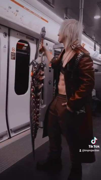 I'll just leave this here (TMProjection cosplay self)