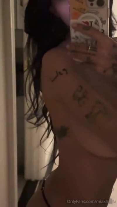 Mk&rsquo;s beautiful mirror selfie feet/soles tease