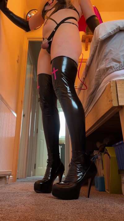 Not sure if my body works for this outfit but I wanted to try.