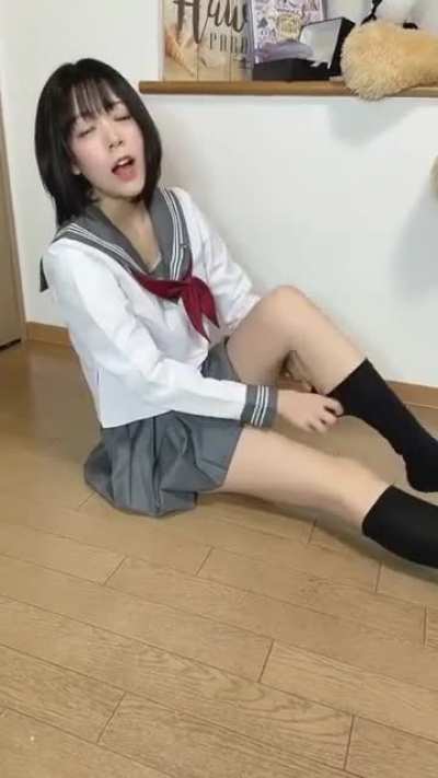 坚持看不了五秒就羞愧的关闭了视频 现在这些不守妇道不知廉耻的烧牌实在是可恶！可恨！