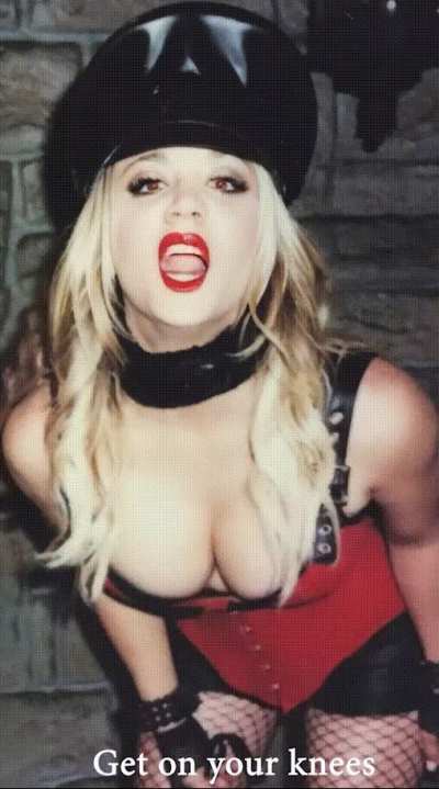 Would you be a good boy for Mistress Kaley Cuoco?