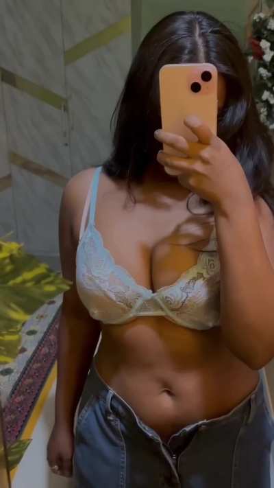 I&rsquo;m a sexy girl with a thick body, here to make you cum&hellip; sexting available (f)