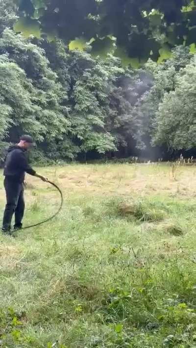 A few days ago i posted the first whip i made and somebody under the post asked me how it cracs so i decided to add a video