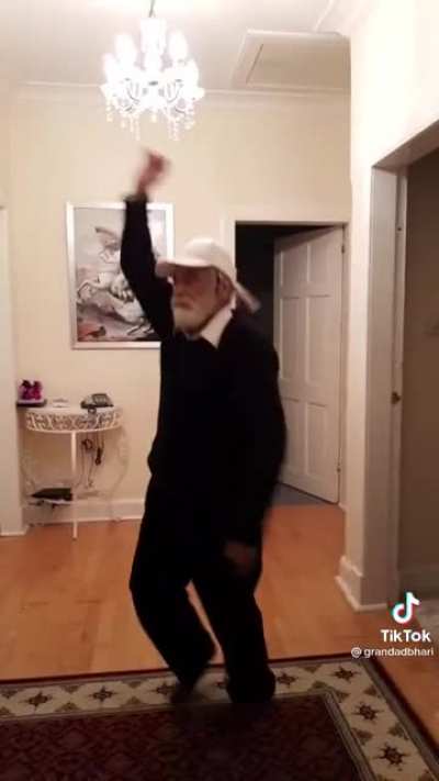 I reinstalled TikTok to see if the cringe is common or not&hellip; this is the first video that came up