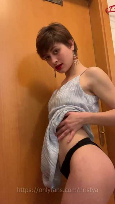 Join my OnlyFans ! 19 years old shy girl wanting to you✨I’m very interactive 😘 Link down below!