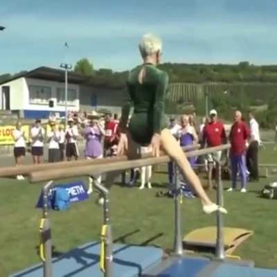 This granny in her 90s is a perfect example of how age is just a number. Source: @rdwnomr on IG