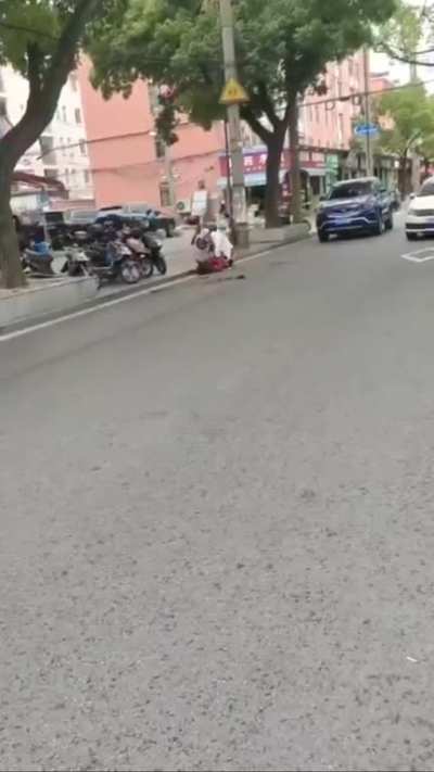June 2022, Man with cleaver in Jinshan, Shanghai chops woman to death
