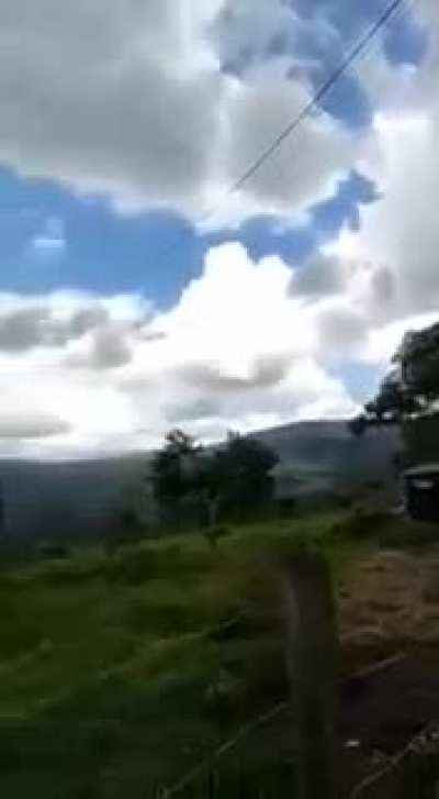 "At this side, u can see a clear sky... But on this side, look, heavy clouds..."