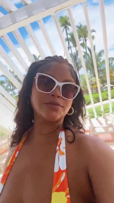 Beach Day 🏖️👙🌊☀<wbr>️🐚 [3/3]
