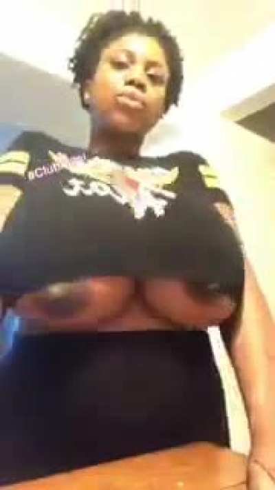 Underboob