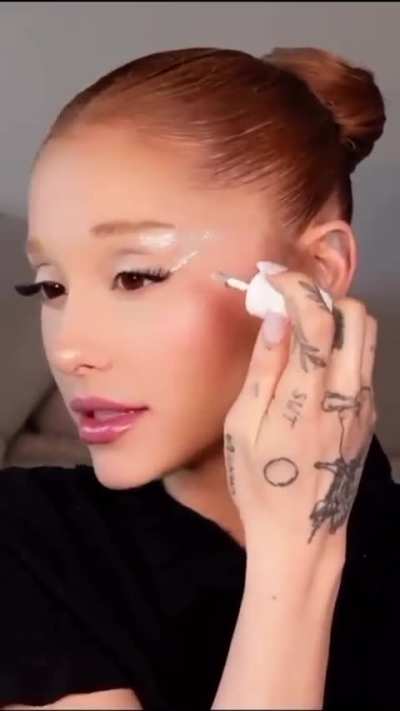 Ariana putting on her eyeshadow singing "Why Not" by Hilary Duff | IG | August 2025