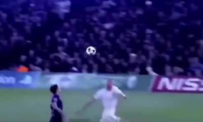 Ra&ccedil;a negra tocando na Champions 😎👌🏼