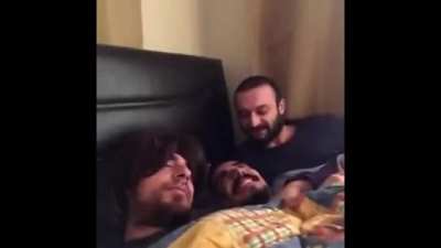 Bir gece annemlerin yatağinda uymuşumdur ve 5 g&uuml;n yatmışımdır.... Artık sinirlenen babam.....