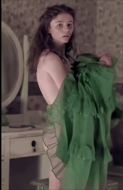 Thomasin Mckenzie Booty Reveal