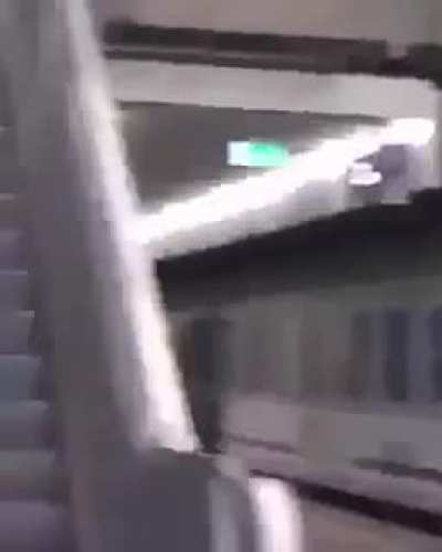 How da hell he be doin dat