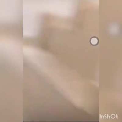 En Popayán, la policía vandalizando las casas de la gente.