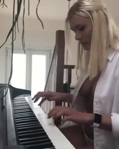 Wanna learn how to play piano? (what's her name?)