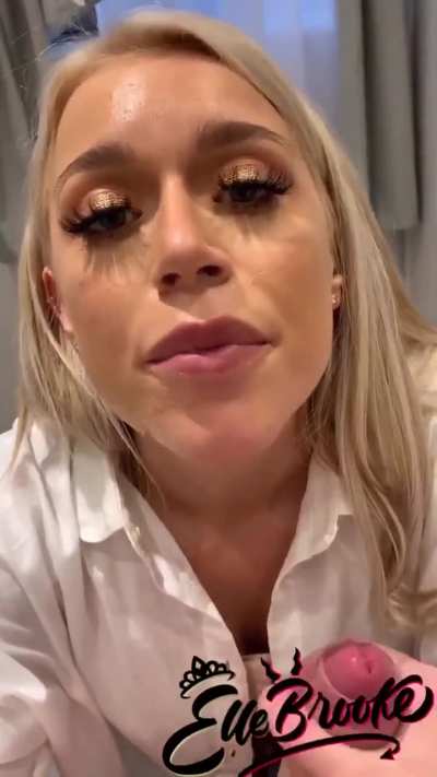Elle Brooke
