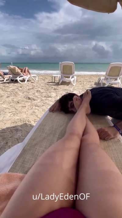 [Domme] Feet worship on the beach &amp;gt;:)