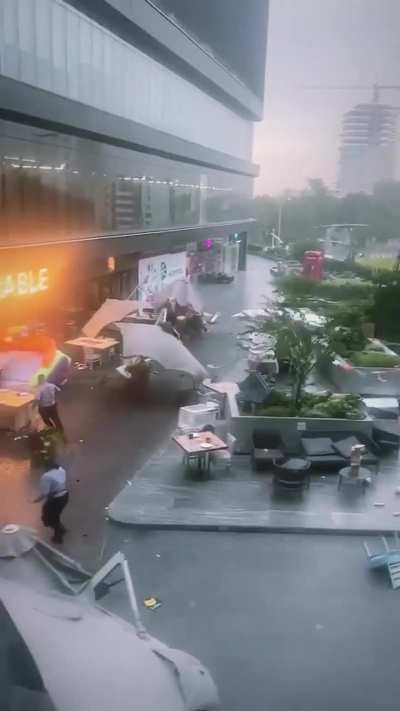 Monday madness....Pinche lluvia..
