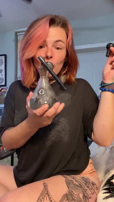 Long day let&rsquo;s smoke and cum