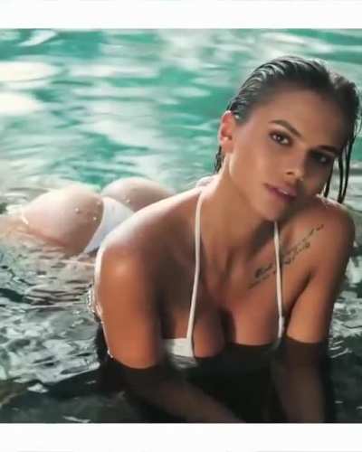 лол Вики is so hot...!