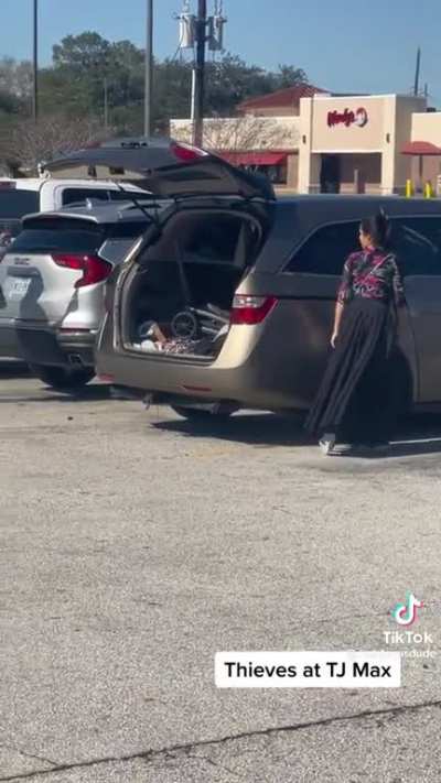 Just getting clothes for her baby😂