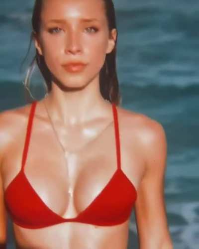 Kenzi Hope