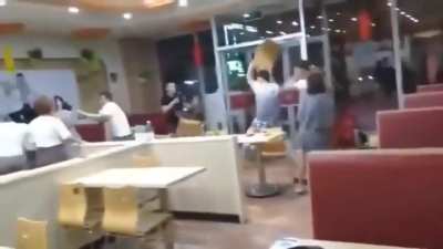 Esnaf_lokantasında_olaylı_gece_izle.mp4