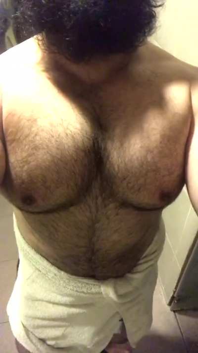 38. Wife&rsquo;s out. Never been with a guy but curious. DMs open for chats