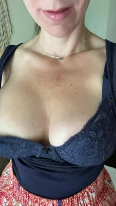 Lacey bra, enormous mom boobs, perky pink nipples... Hope you like! [40 Mom]