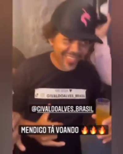 Voa canarinho!😂