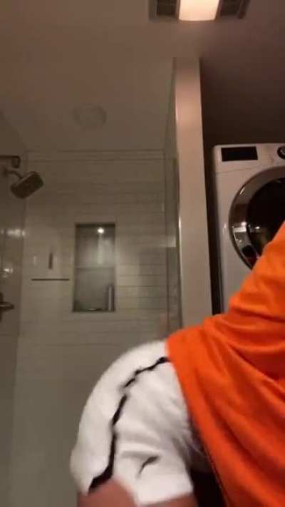 😍 such a fat ass twerking she&rsquo;s so beautiful with her face also I&rsquo;m such a simp for her she&rsquo;s perfect